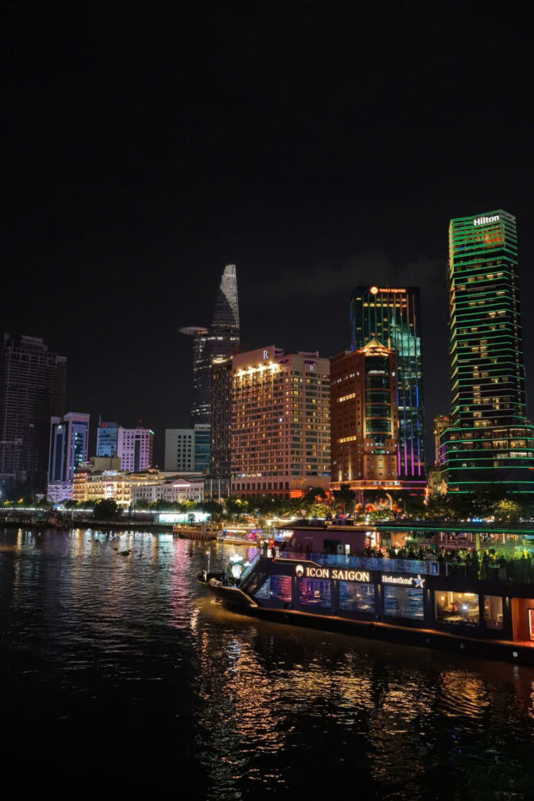 Du Thuyền Icon Sài Gòn